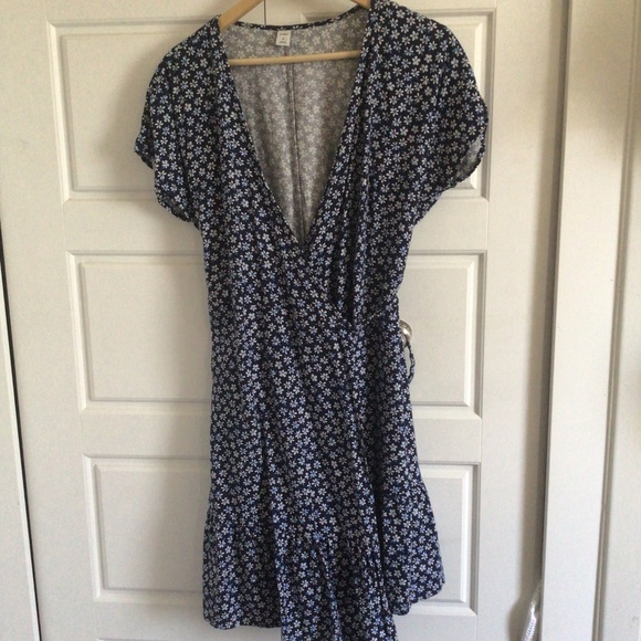 Cute mini wrap dress - Picture 1 of 4